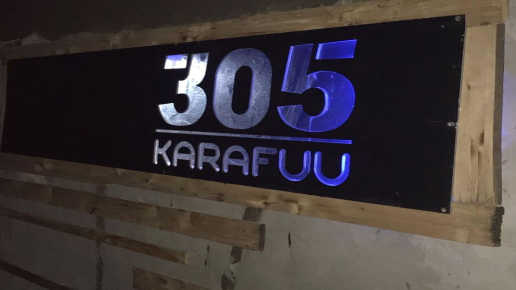 305 karafuu - entrance