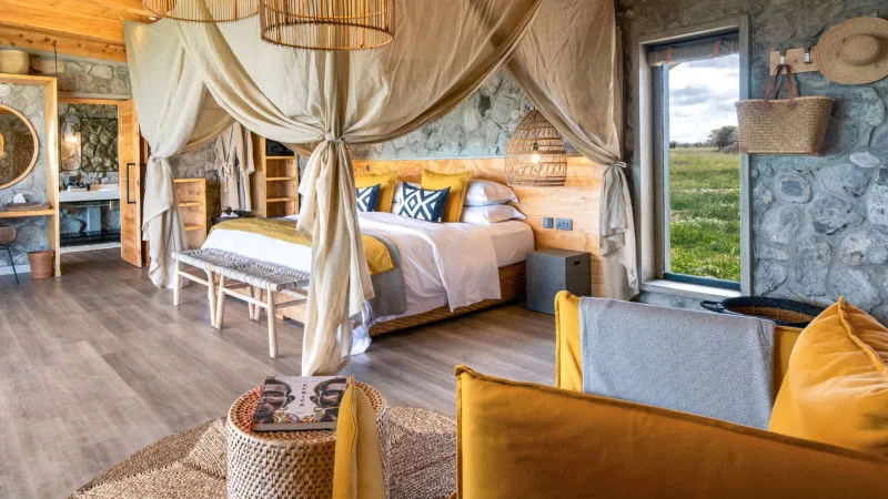 Bedroom overlooking the serengeti plains